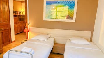 1 slaapkamer, een strijkplank/strijkijzer, wifi, beddengoed