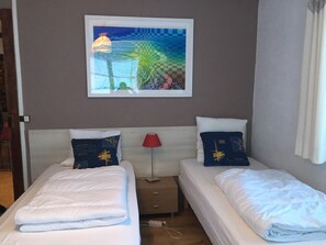 1 bedroom, iron/ironing board, WiFi, bed sheets - Family House With Balcony Garden Wi Fi (Chamonix-Mont-Blanc)