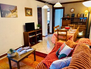 Unclassified image, 3 of 18, button