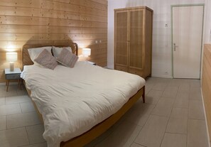 3 habitaciones, tabla de planchar con plancha y wifi