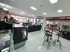 Reception - Hotel Chalet Monet - Granja Vianna (Cotia)