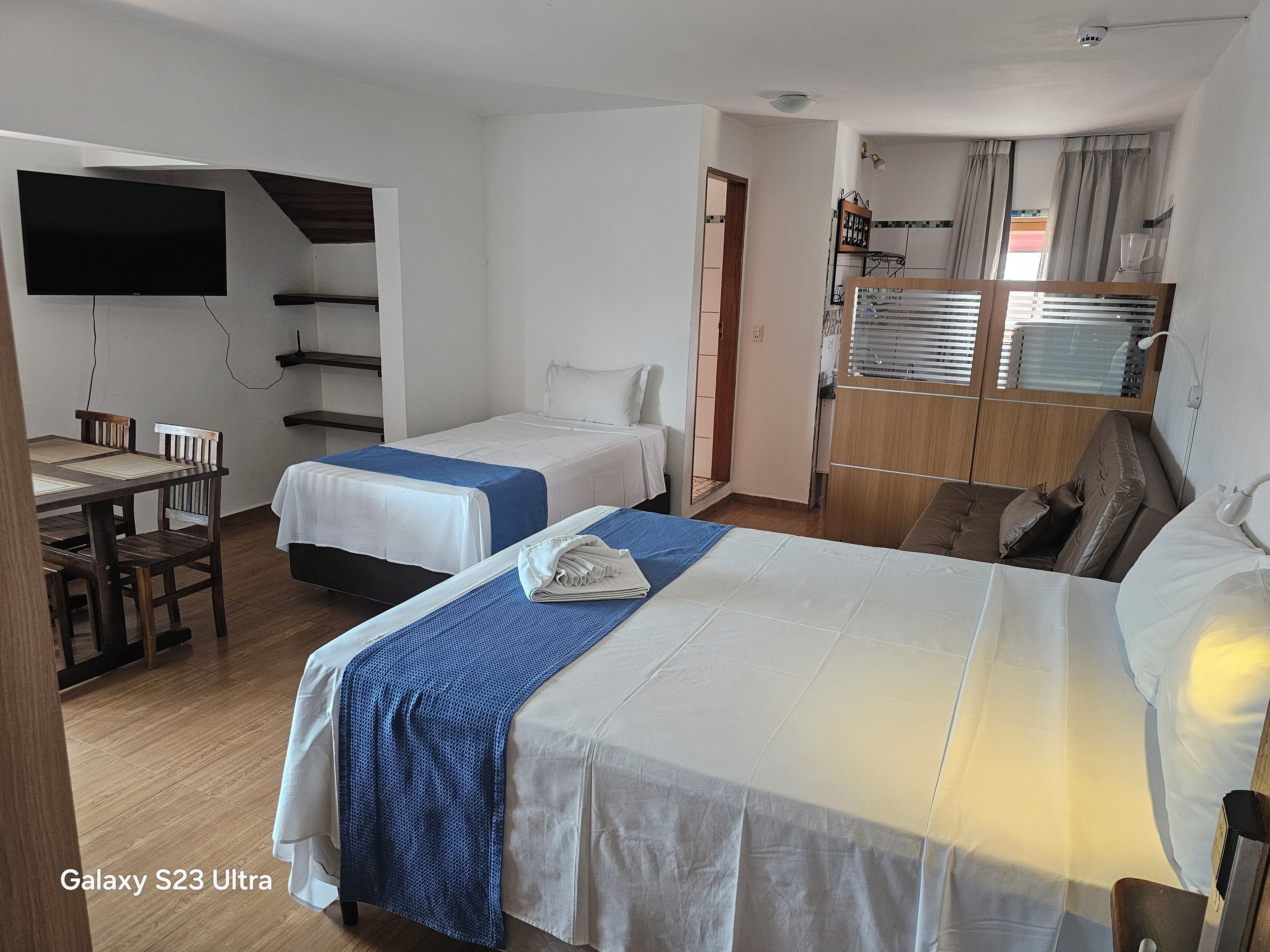 Surmatelas, minibar, décoration personnalisée, ameublement personnalisé