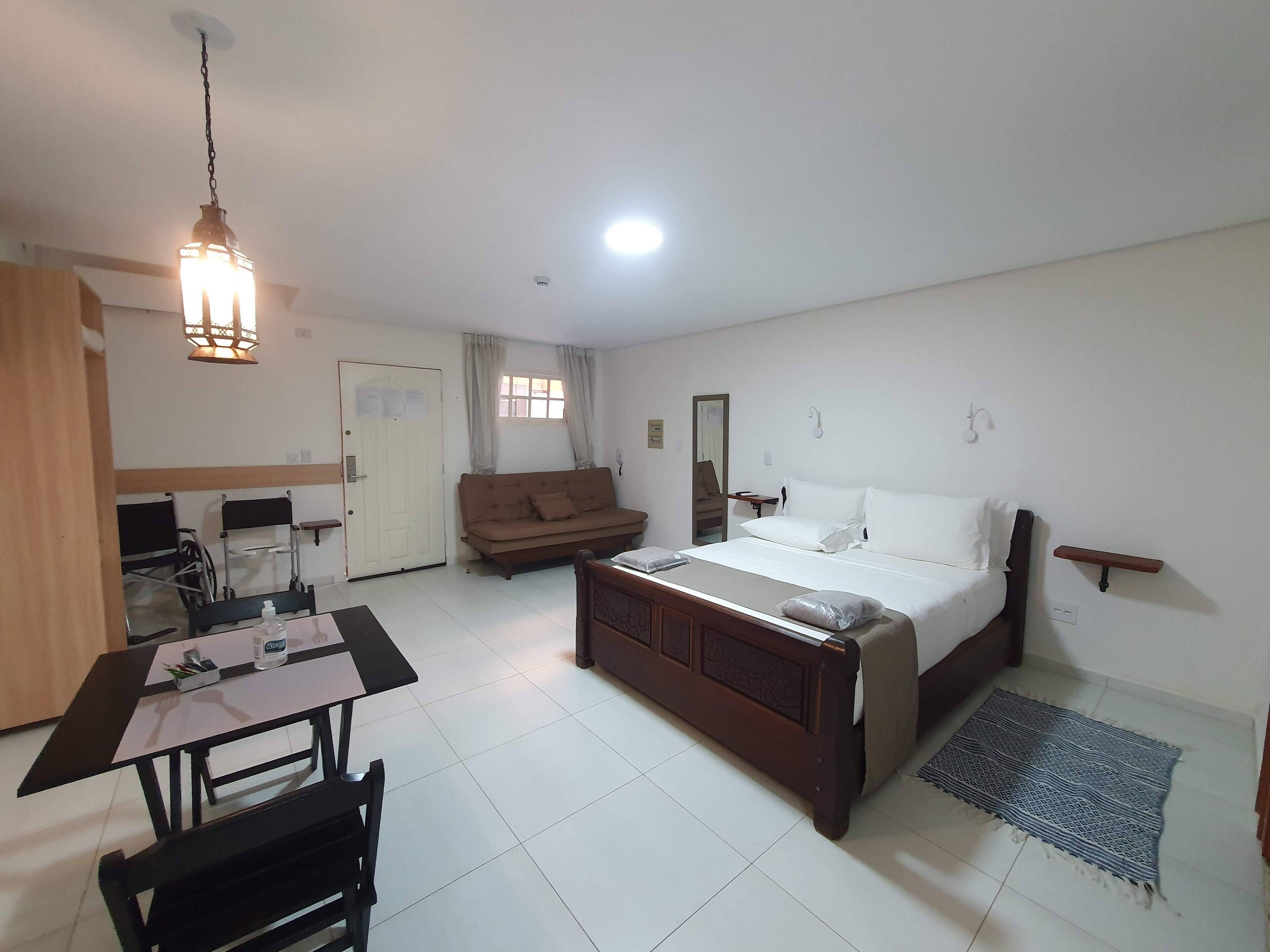 Surmatelas, minibar, décoration personnalisée, ameublement personnalisé