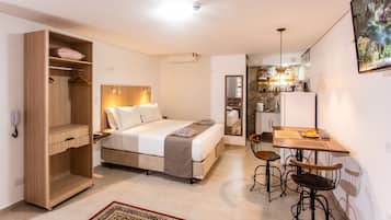 Family Studio, 1 Queen Bed with Sofa bed | 1 bedroom, pillowtop beds, minibar, individually decorated