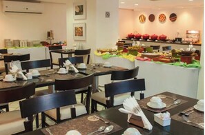 Dining - Apartment boa Viagem - 100 meters from the beach. In front of Acaiaca (recife)