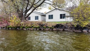 Exterior - Pelican Cabin (Pelican Lake)