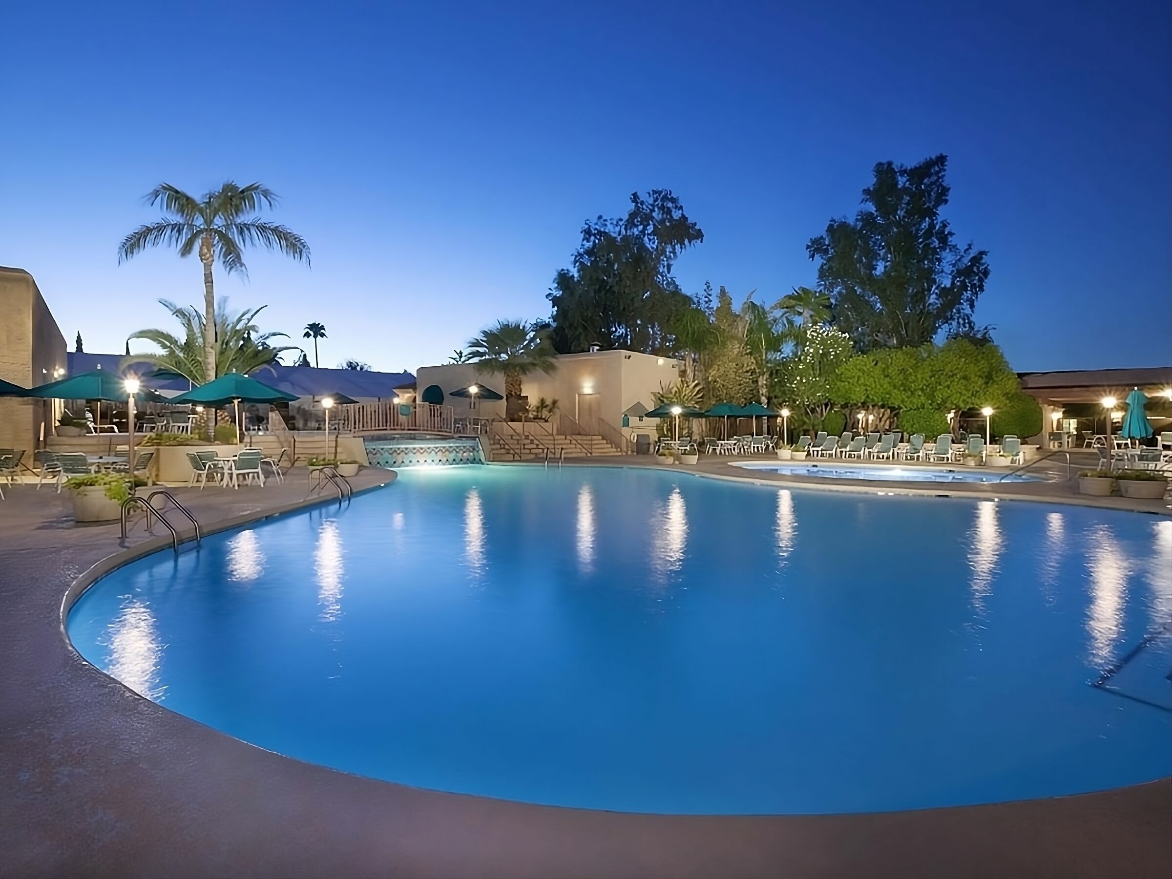 Desert Oasis w/Mountain Views! 5 Pools, Spa, Trails, Tennis Court, Free Parking!
