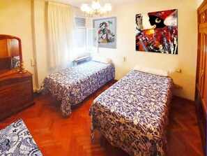 2 chambres, fer et planche à repasser, accès Internet, draps fournis