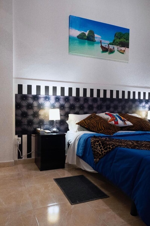 1 chambre, fer et planche à repasser, accès Internet, draps fournis