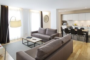 TV - Beautiful 3 Bedrooms Flat Front of the Beach (Barcelona)