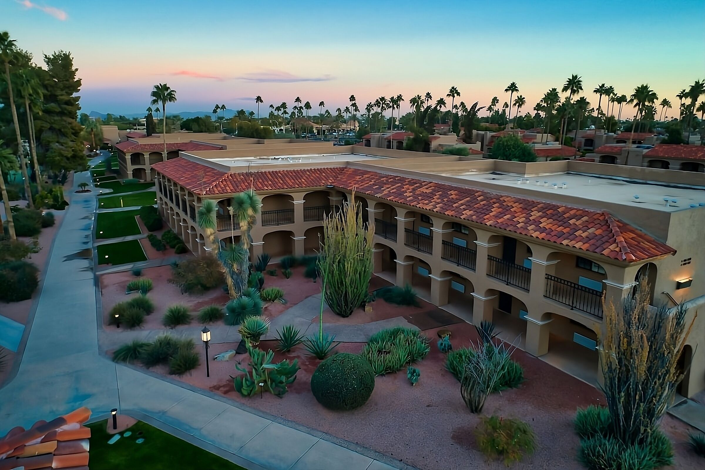 Just What You Were Looking For! 2 Pet-friendly Units, Free Parking, 5 Pools