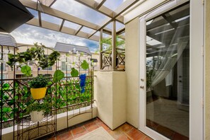 Property grounds - CLOUD NINE • Comfort & Elegance <br>Penthouse Condo (Irvine)