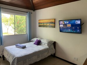 1 室のベッドルーム、デスク、アイロン / アイロン台、WiFi (無料)