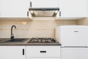 Kühlschrank, Mikrowelle, Wasserkocher, Toaster