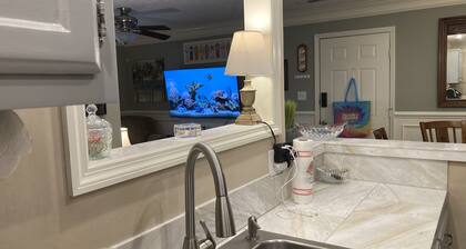 Classic City 3 bed 2 bath condo with deck close to Five Points & UGA in Athens
