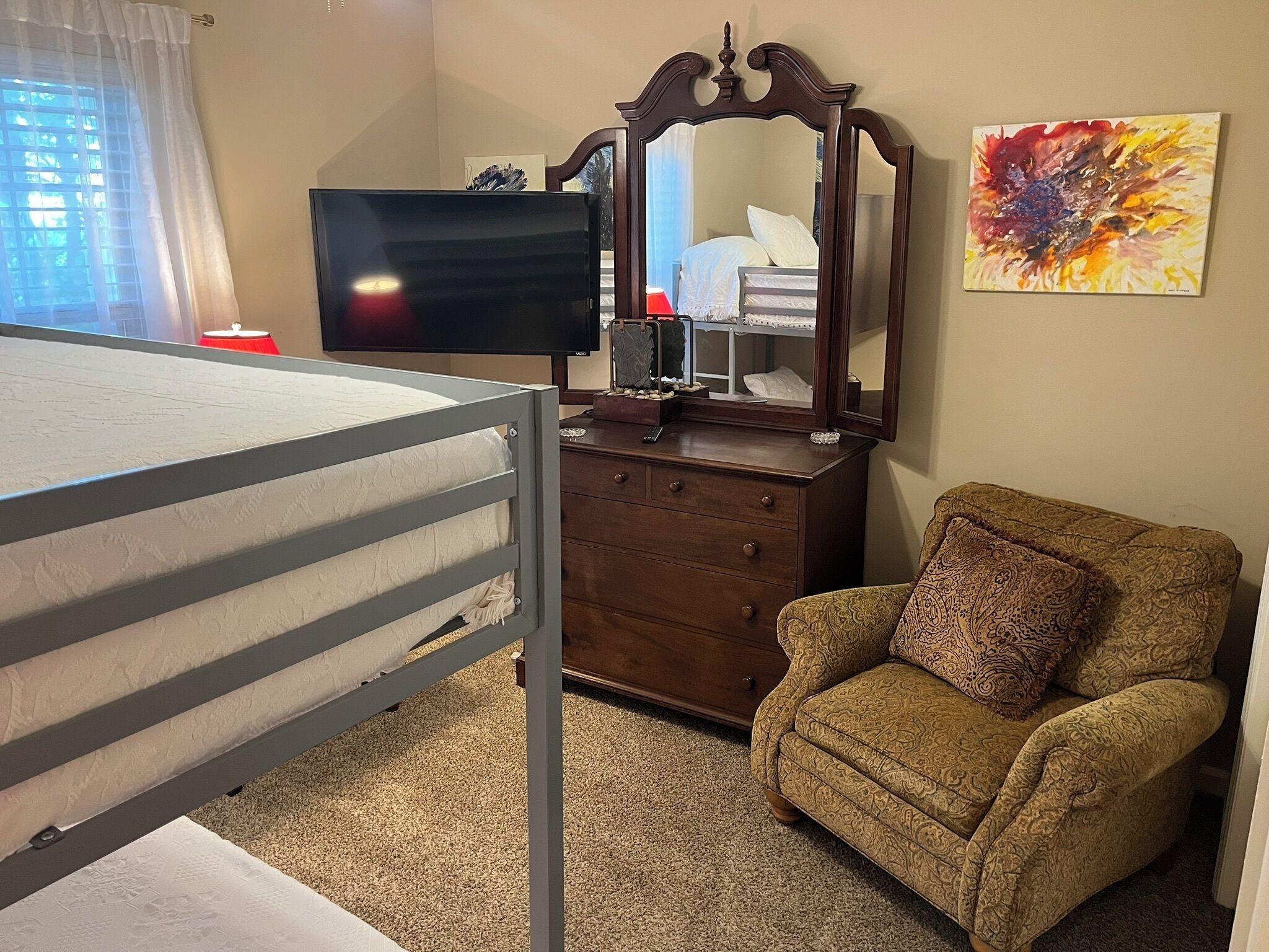 3 bedrooms, desk, iron/ironing board, WiFi (free)