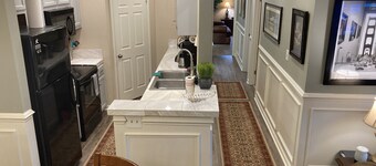 Classic City 3 bed 2 bath condo with deck close to Five Points & UGA in Athens