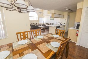 Condo, 1 cama King (Lora's Sweetwater Club Condo) | Cozinha privada