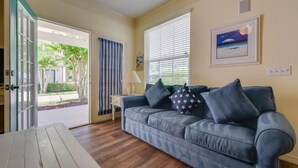 Apartment, Mehrere Betten (Ryan's Runaway Beach Condo) | Wohnbereich