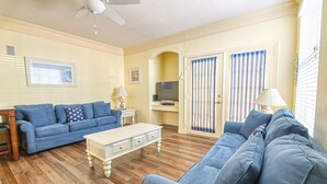 Apartment, Mehrere Betten (Ryan's Runaway Beach Condo) | Wohnzimmer