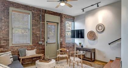 Hidden-Gem 2B Townhouse in Historic Springfield