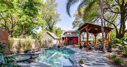 Unique studio w/ pool, spa & gardens near downtown
