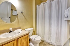 Bathroom - Zacharias' Runaway Beach Condo (Kissimmee)