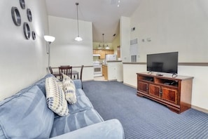 Condo, 1 cama King (Zacharias' Runaway Beach Condo) | Sala de estar