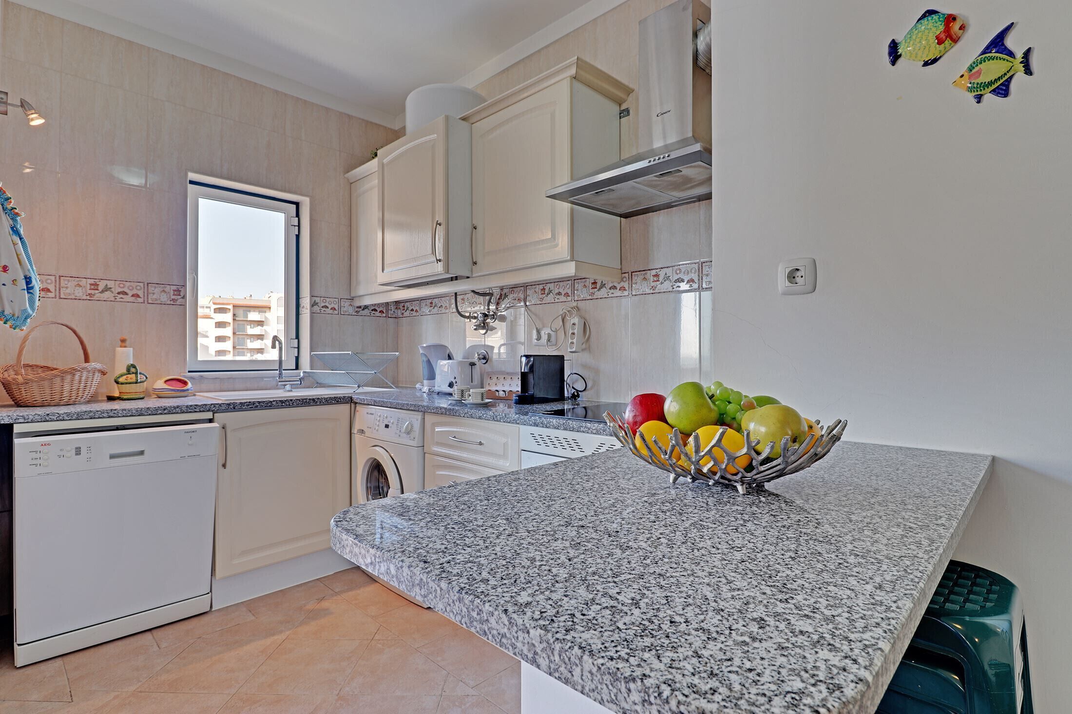 Refrigerador, microondas, horno y lavavajillas 