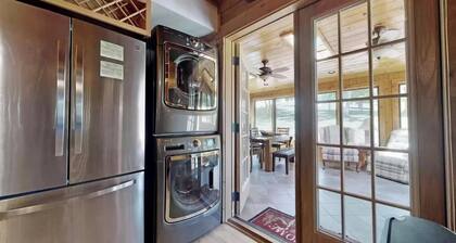 Cabin by the Creek Sleeps 8 on 3 Beautiful acres - Close to town and activities