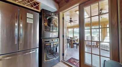 Cabin by the Creek Sleeps 8 on 3 Beautiful acres - Close to town and activities