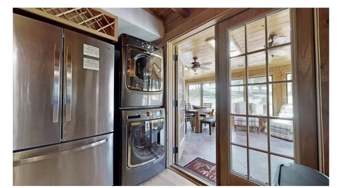 Cabin by the Creek  Sleeps 8 on 3 Beautiful acres - Close to town and activities