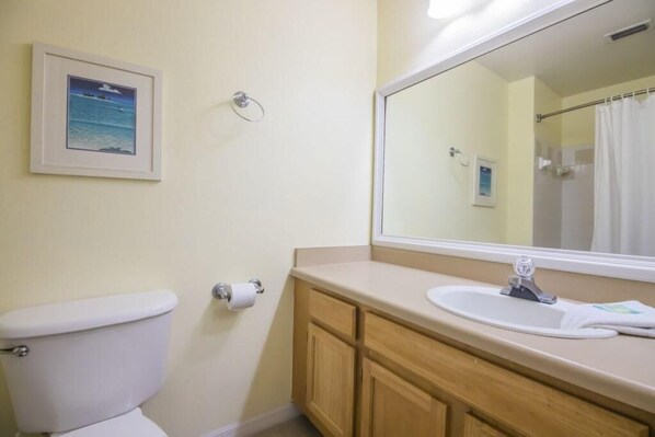 Bathroom - Anthony's Runaway Beach Condo (Kissimmee)