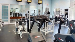 Appartamento, 1 letto queen (Heng's Runaway Beach Condo) | Area fitness