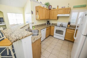 Condo, várias camas (The Getaway at Runaway Beach) | Cozinha privada