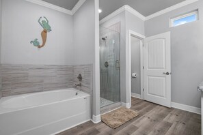 Bathtub, towels