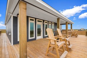 Terrace/patio - HELLO SUNSHINE - Bayside home with a Amazing Gulf Views!! Sleeps 16 (Gilchrist)