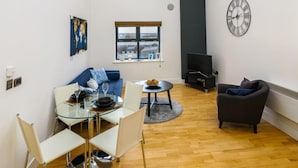 2 bedrooms, WiFi (free) - K Suites - Barton Court (Warrington)