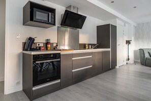 Frigorifero, microonde, forno, lavastoviglie