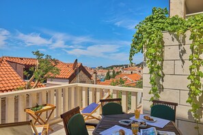 Unclassified image, 3 of 23, button