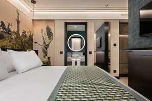 Hypo-allergenic bedding, down comforters, minibar, in-room safe - Eurostars Ambassador (Budapest)