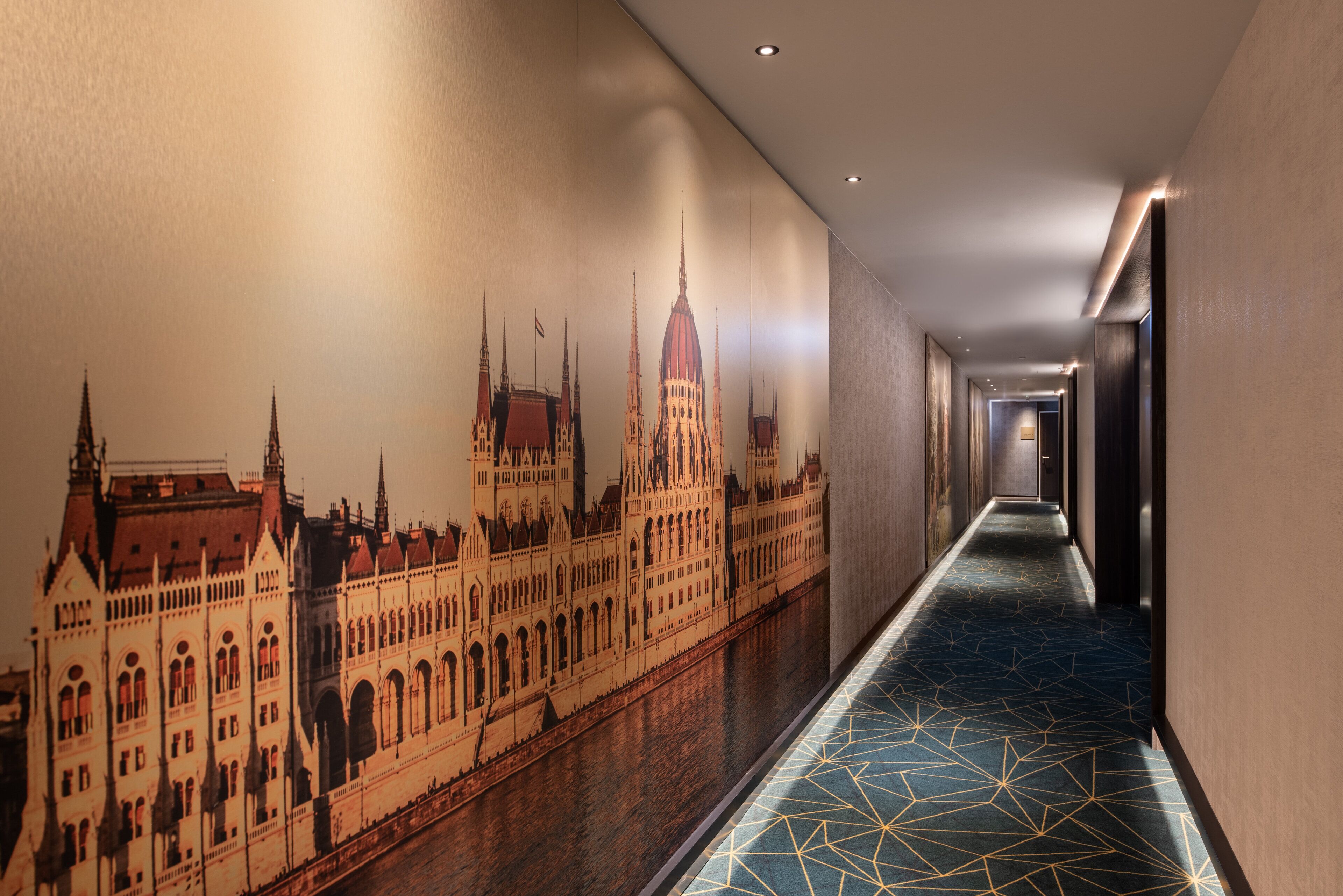 Hypo-allergenic bedding, down comforters, minibar, in-room safe