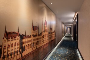 Hypo-allergenic bedding, down comforters, minibar, in-room safe - Eurostars Ambassador (Budapest)