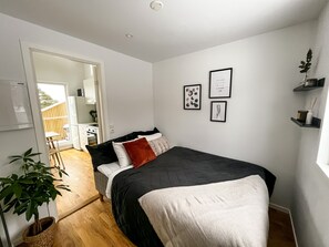 2 chambres, fer et planche à repasser, accès au Wi-Fi (inclus)