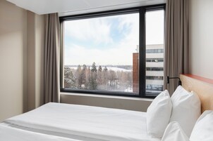 Habitación, 1 cama de matrimonio grande | Ropa de cama de alta calidad y escritorio