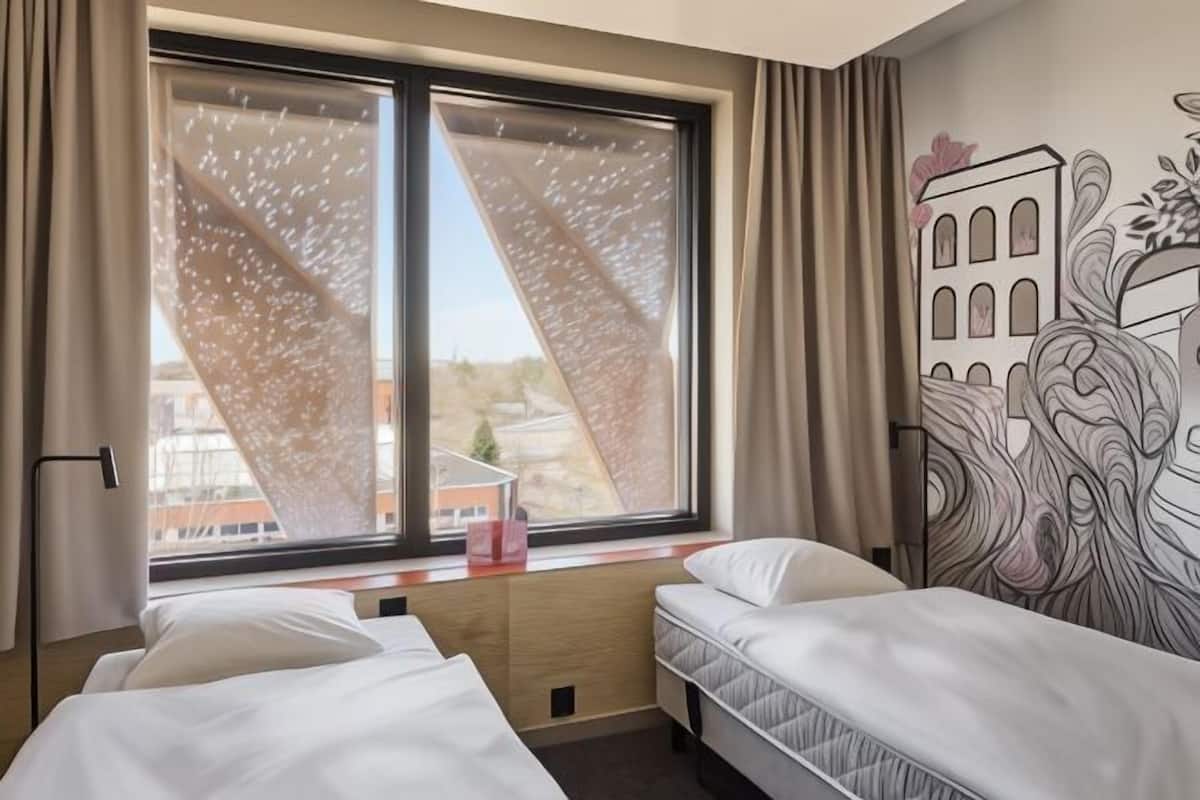 Ropa de cama de alta calidad y escritorio