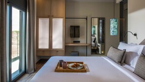 A modern bedroom with a large bed, a wardrobe, a desk, and a mirror. - Villa Amo With Private Pool (Malevizi)