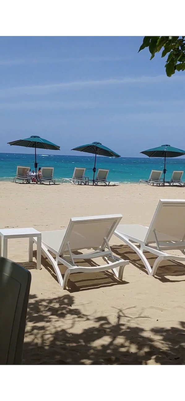 Beach nearby, sun-loungers, beach towels