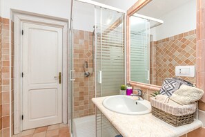 Shower, hair dryer, bidet, towels - Domos Pintadas Apt. 4 Porto Rotondo (Olbia)