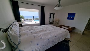 3 bedrooms, iron/ironing board, internet, bed sheets